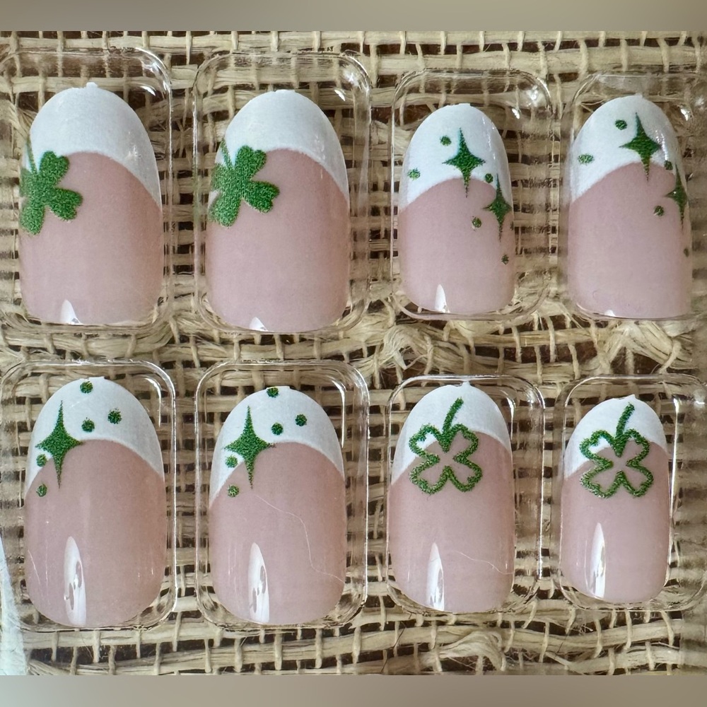 St. Patrick's Day Press-On Nails - Picture 1 of 5